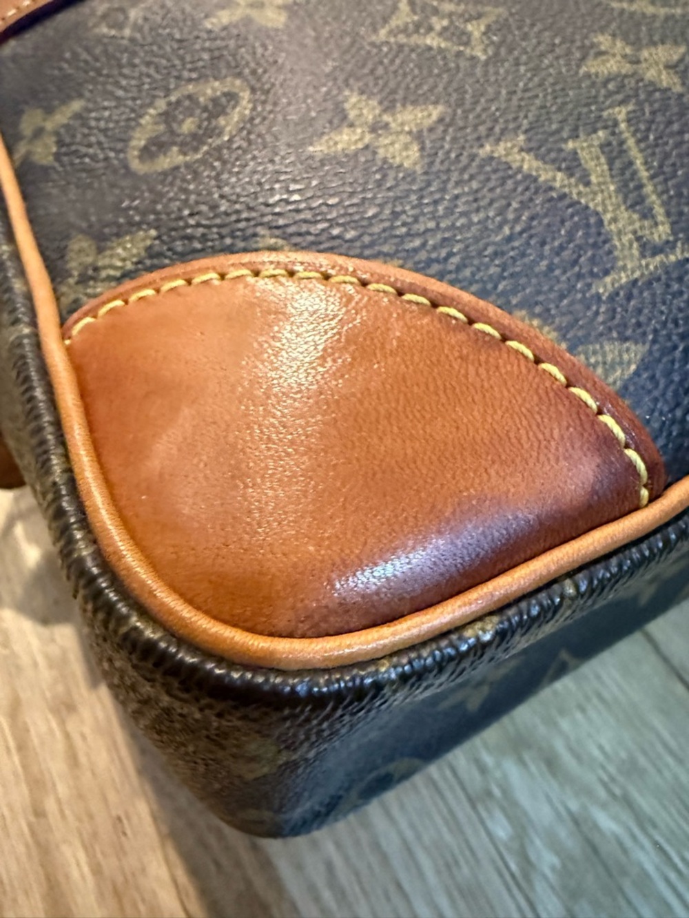 Louis Vuitton Brown Monogram Canvas Messenger Bag with Tan Leather Trim - Picture 8 of 16